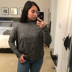 SOLD‼️ H&M Mock Turtleneck Cropped Knit Sweater